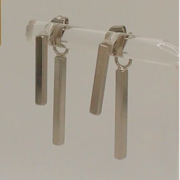 Aviv Collection 'Vicin Earrings' Silver-tone - Picture 2 of 6